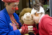 Dachverband Clowns in Medizin und Pflege Deutschland e.V. fordert, weniger über Grusel-Clowns zu berichten und die Titulierung in „Grinsefratze“ zu ändern: Grinsefratze statt Gruselclown